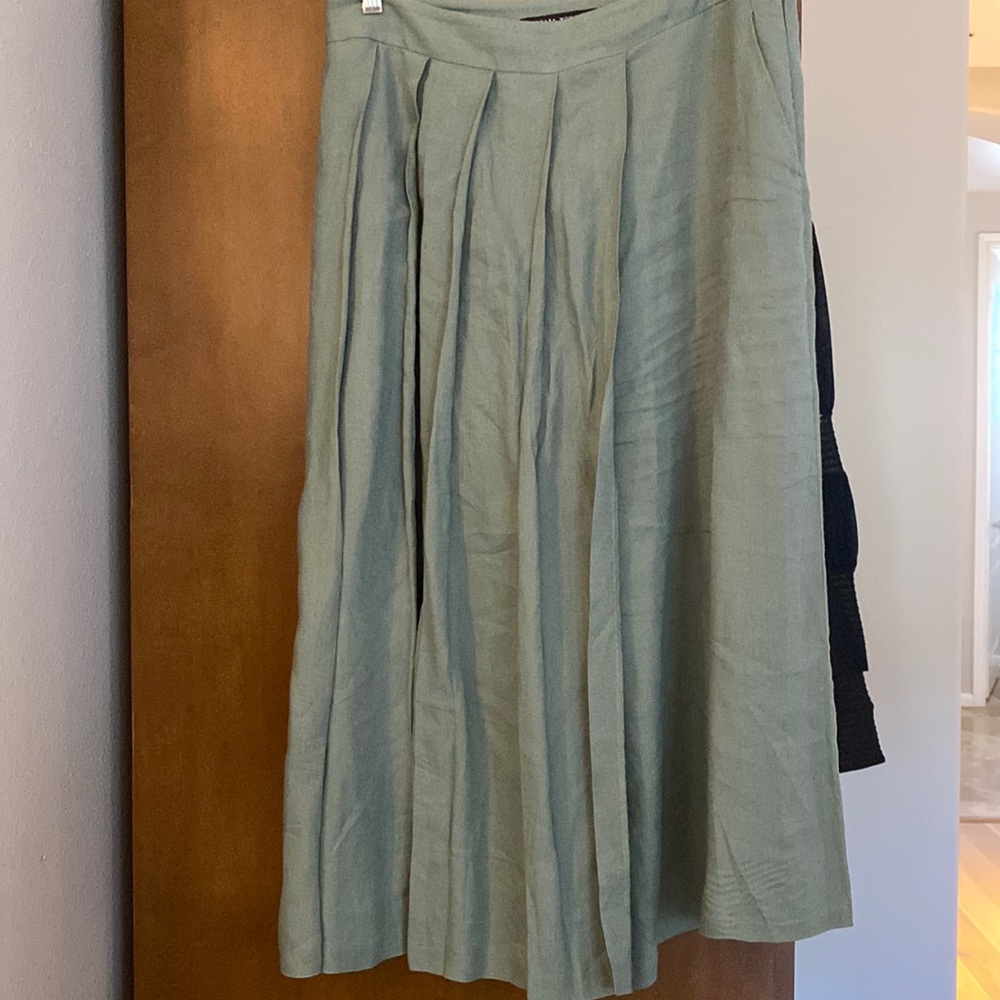 Women's Pleated Midi Capri in Sage Green